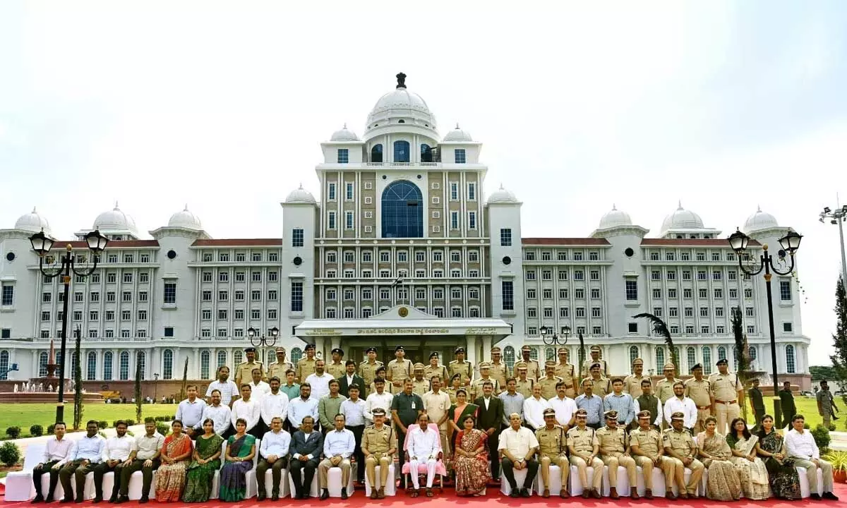 District Collectors, senior police officers, chief secretart and other officials Group photo with Chief Minister K Chandrasekhar Rao