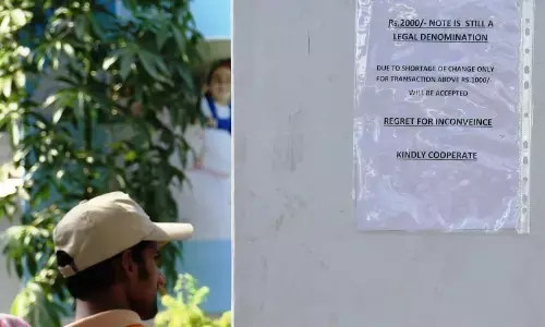 Hyderabad: Spend at least Rs 500 for Rs 2000 note in Begumpet