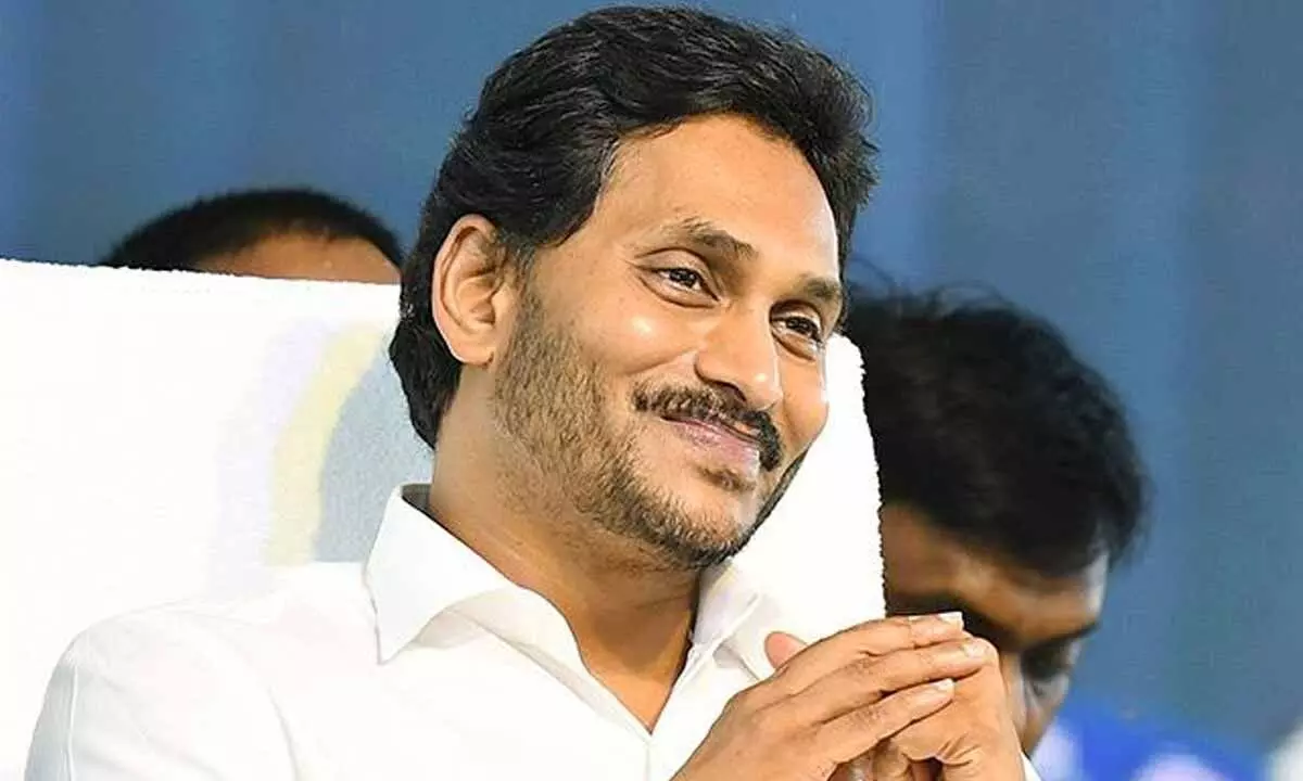 YS Jagan arrives in Delhi, MP give a warm welcome