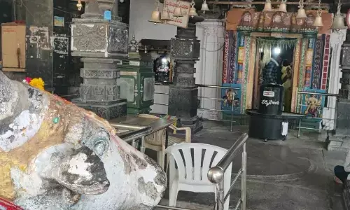 Nizamabad: Protest against temple EO’s at