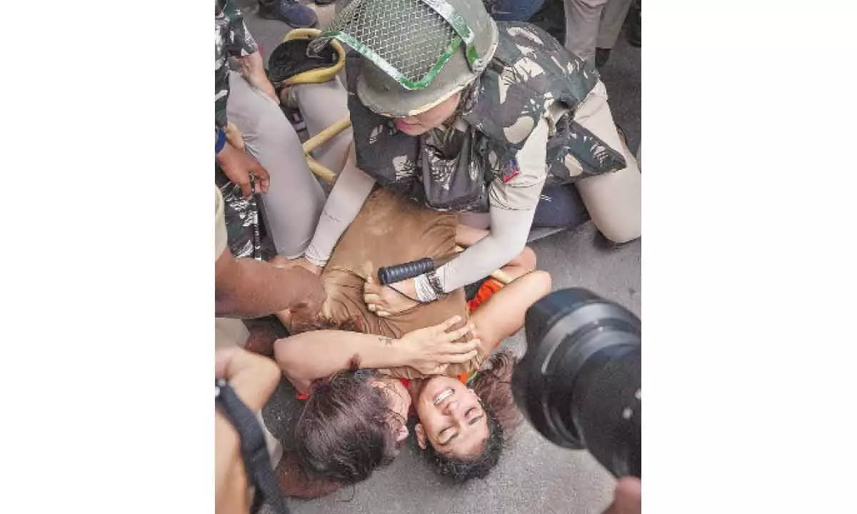 New Delhi: Protesting wrestlers detained