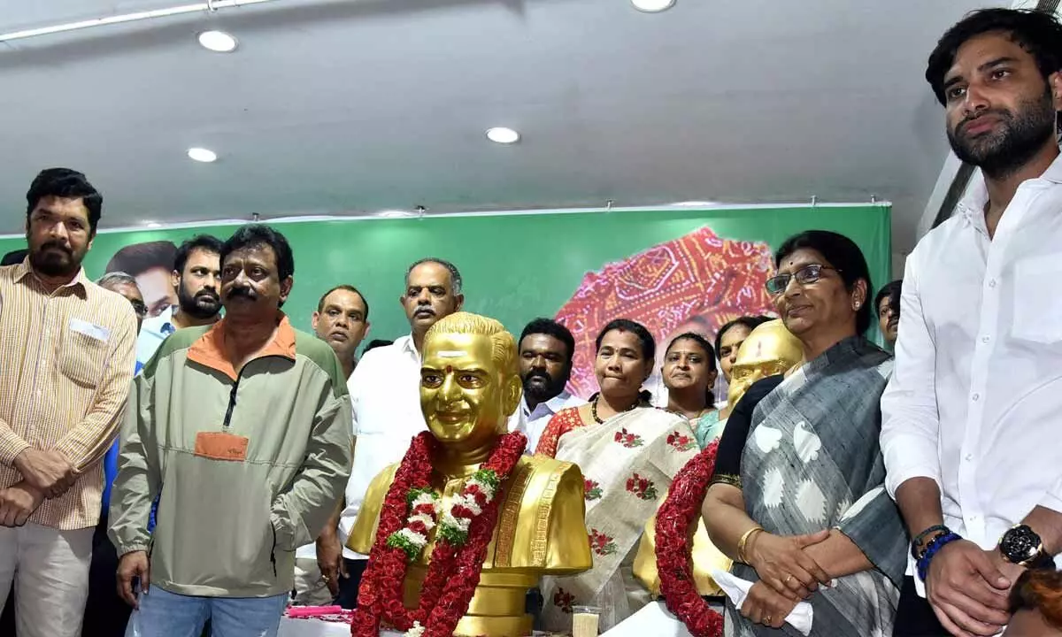 Telugu Akademi Chairperson N Lakshmi Parvathi,  FDC Chairman Posani Krishna Murali, film director Ram Gopal Varma, Vijayawada East YSRCP in-charge Devineni Avinash and other party leaders taking part in the NTR birth centenary celebrations in Vijayawada on Sunday  Photo: Ch Venkata Mastan