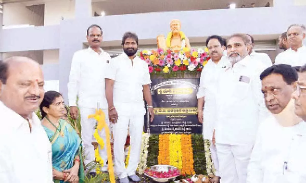 Hyderabad: Rich tributes paid to Suravaram Pratap Reddy