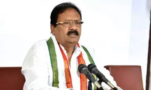 Extend support to revive Urdu journalism, Shabbir pleads with Telangana government