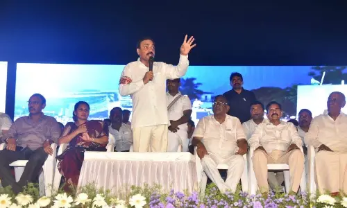 Agriculture Minister Kakani Govardhan Reddy addressing a huge gathering on the concluding day of GGMP in Sarvepalli on Sunday