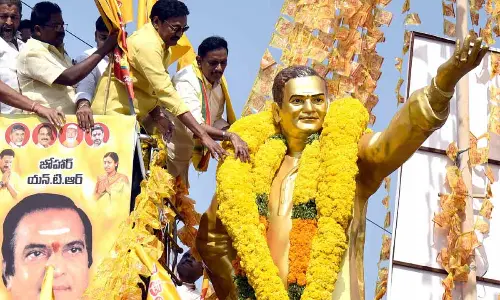 TDP MLA Gadde Rammohan Rao, Kesineni Sivanath (Chinni) and party leaders paying floral tributes to party founder and former CM late NT Rama Rao at NTR circle in Vijayawada on Sunday Photo: Ch Venkata Mastan
