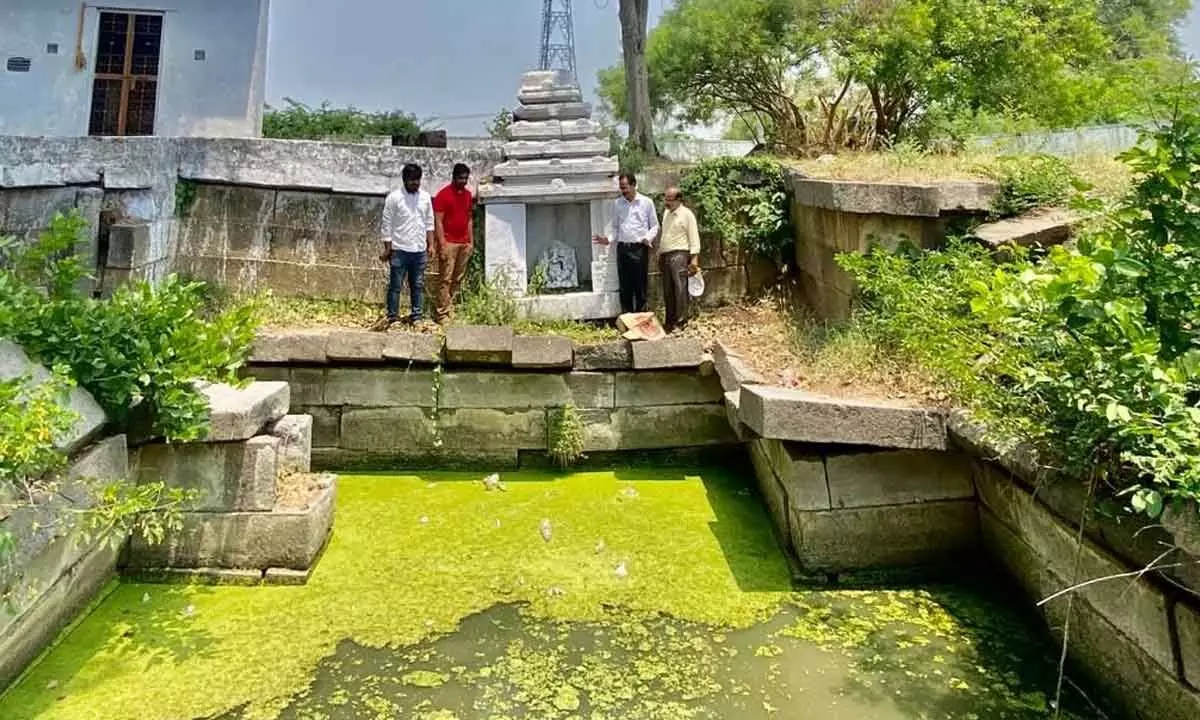 Warangal: Rare temple tank in a shambles