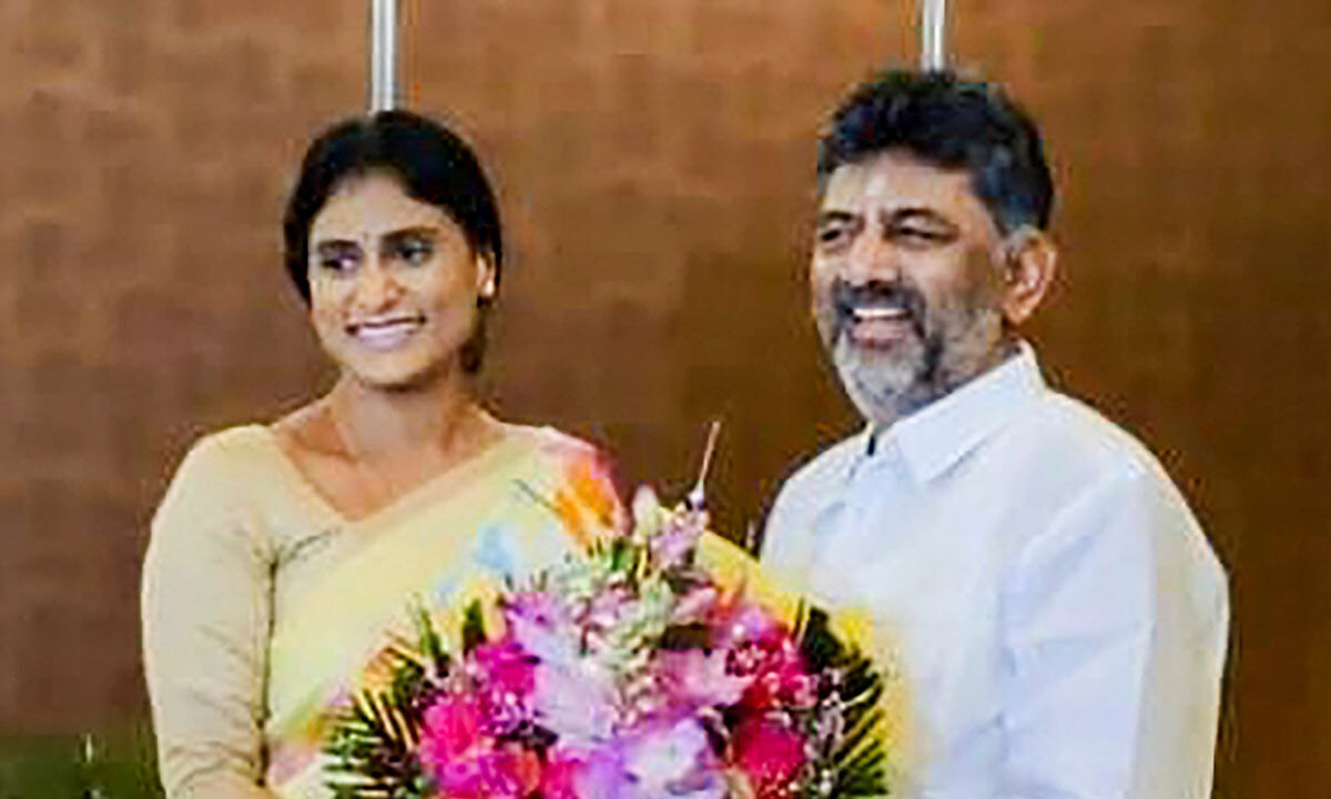 Bengaluru: DK Shivakumar Meets Jagan Mohan Reddy’s Sister Sharmila