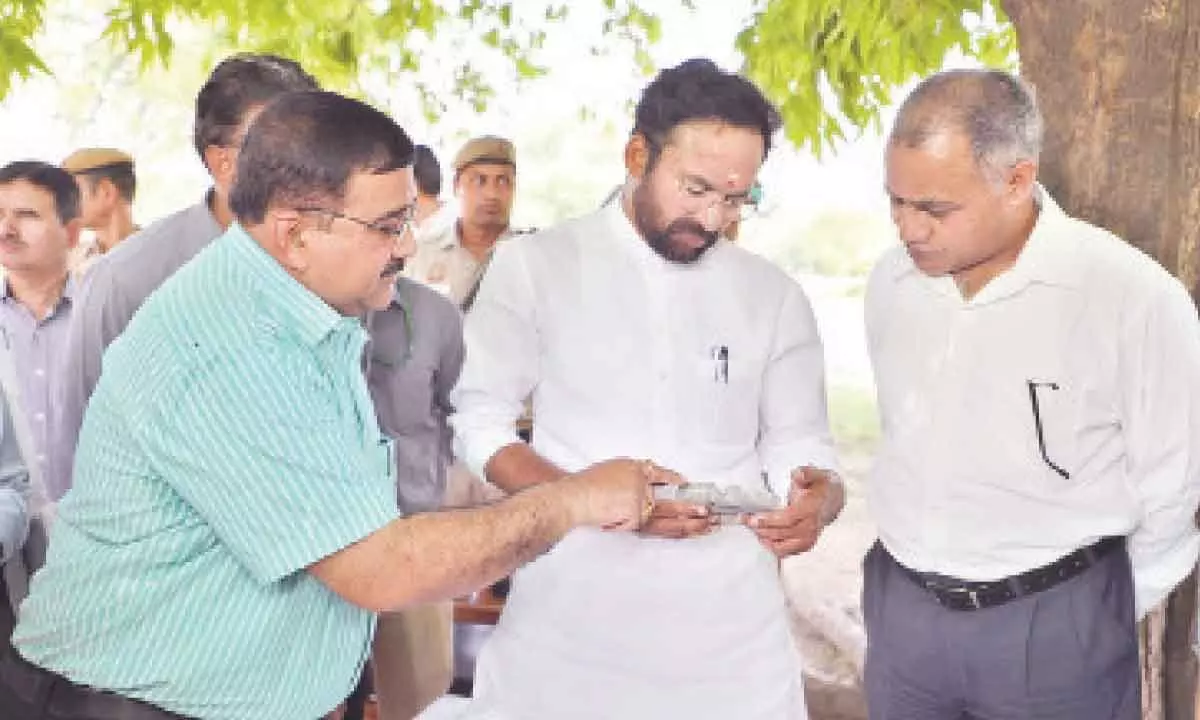 Hyderabad: G Kishan Reddy reviews 2,500-year old artefacts excavated by ASI
