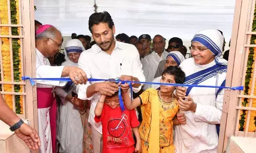 Chief Minister YS Jagan Mohan Reddy inaugurating Home for Sick and Dying Destitute at the Missionaries of Charity Nirmal Hriday Bhavan in Vijayawada on Tuesday