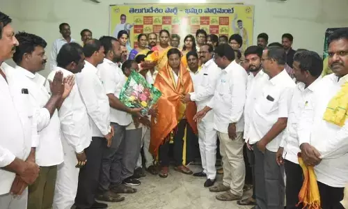 Khammam: TDP youth leader Kasani Veeresh Mudiraj felicitated