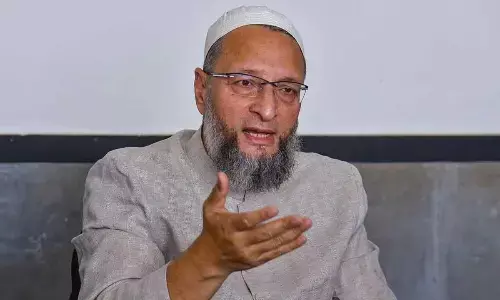 Asaduddin Owaisi refuses to back Kejriwal on Centres ordinance