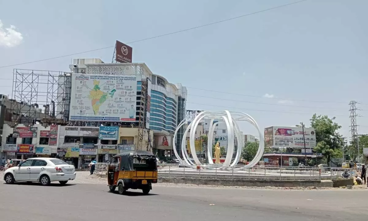 Markets wear a deserted look as people are afraid of coming out of their homes due to unbearable heat in Karimnagar