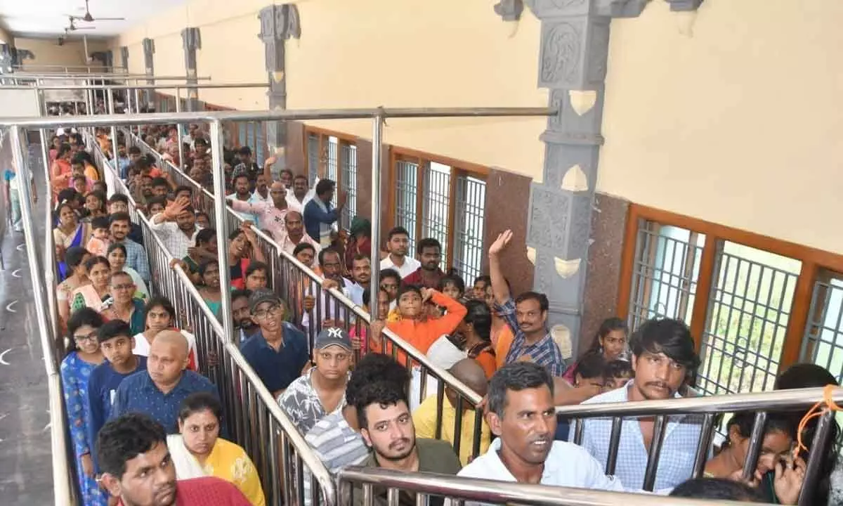 Vijayawada: 5K devotees visit Durga temple