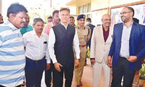 Vijayawada: APPSC Chairman inspects Group-1 exam centres