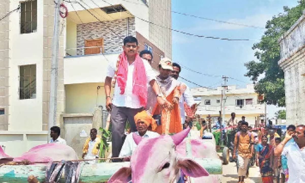 Mahbubnagar: Bullock cart rally taken out to mark  Farmers Day
