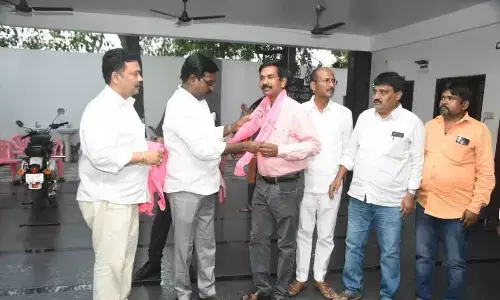 Khammam: Many advocates join BRS