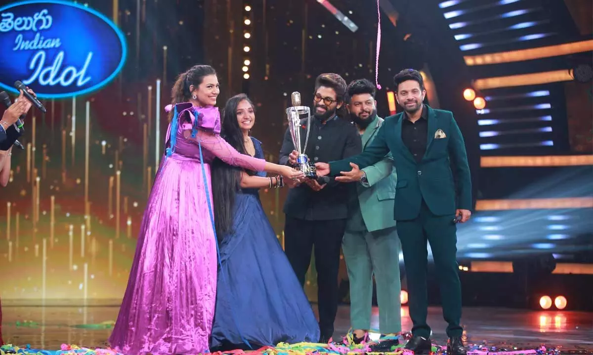 OTT: Allu Arjun crowns Soujanya Bhagavathula as the winner of aha “Telugu Indian Idol Season 2”
