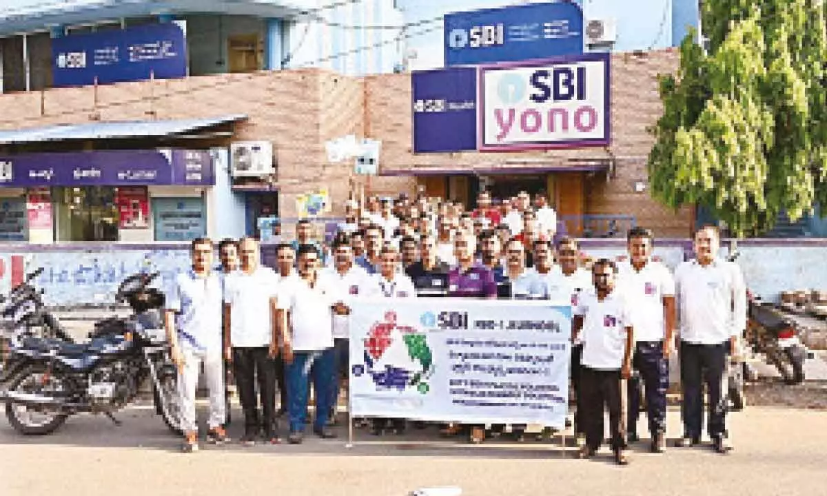 SBI employees conducting a walkathon to mark the World Environment Day in Kurnool town on Monday