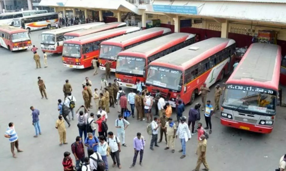 Conditions for Shakti Yojana: Women need smart card for free bus travel