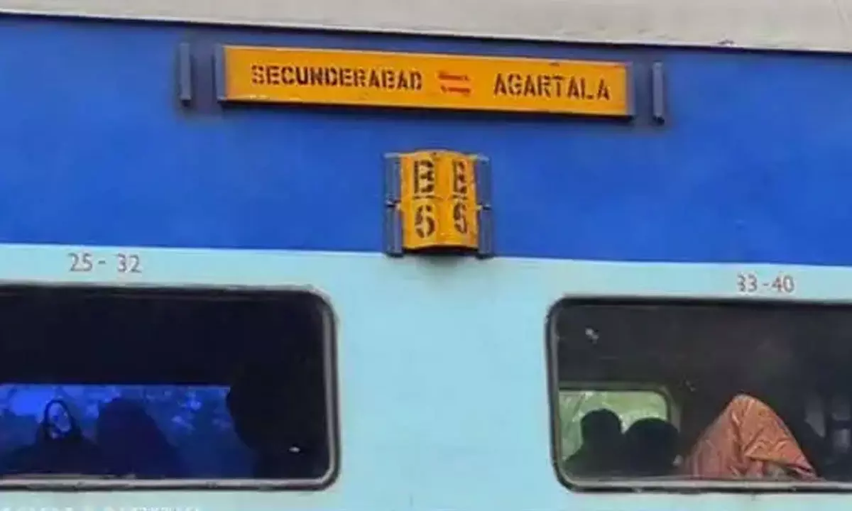 Passengers deboard train after detecting smoke