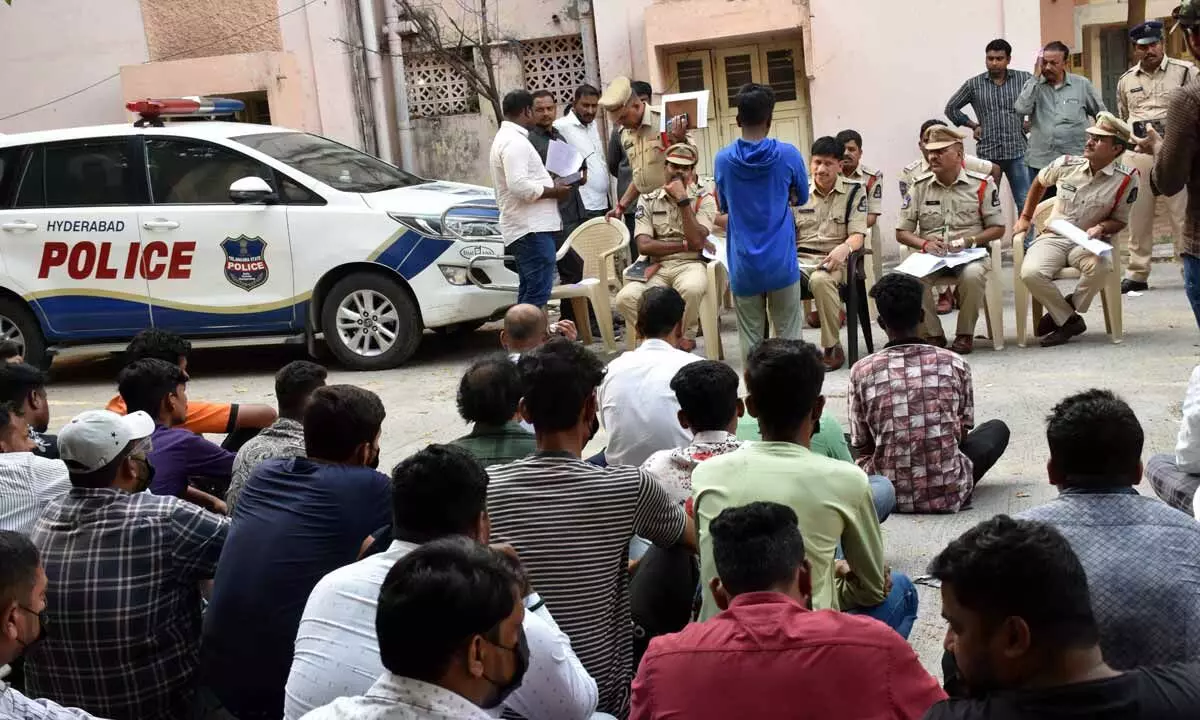 ACP Mirchowk Damoder Reddy conducted a counselling session with rowdy sheeters in Purani Haveli