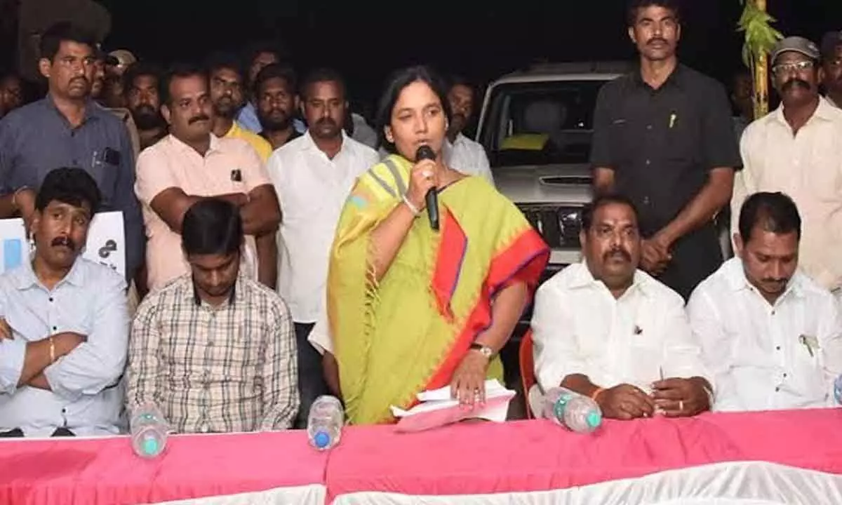 Senior TDP leader Paritala Sunitha addressing party activists at a meeting in Raptadu on Tuesday