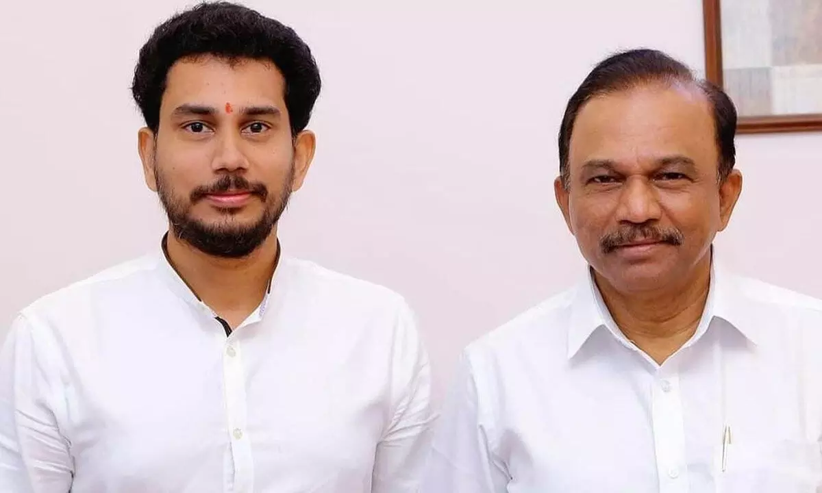 Magunta Raghavareddy with his father, Ongole  MP Magunta Srinivasulu Reddy