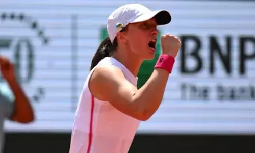 French Open: Defending champ Swiatek ousts Gauff to book semifinal spot