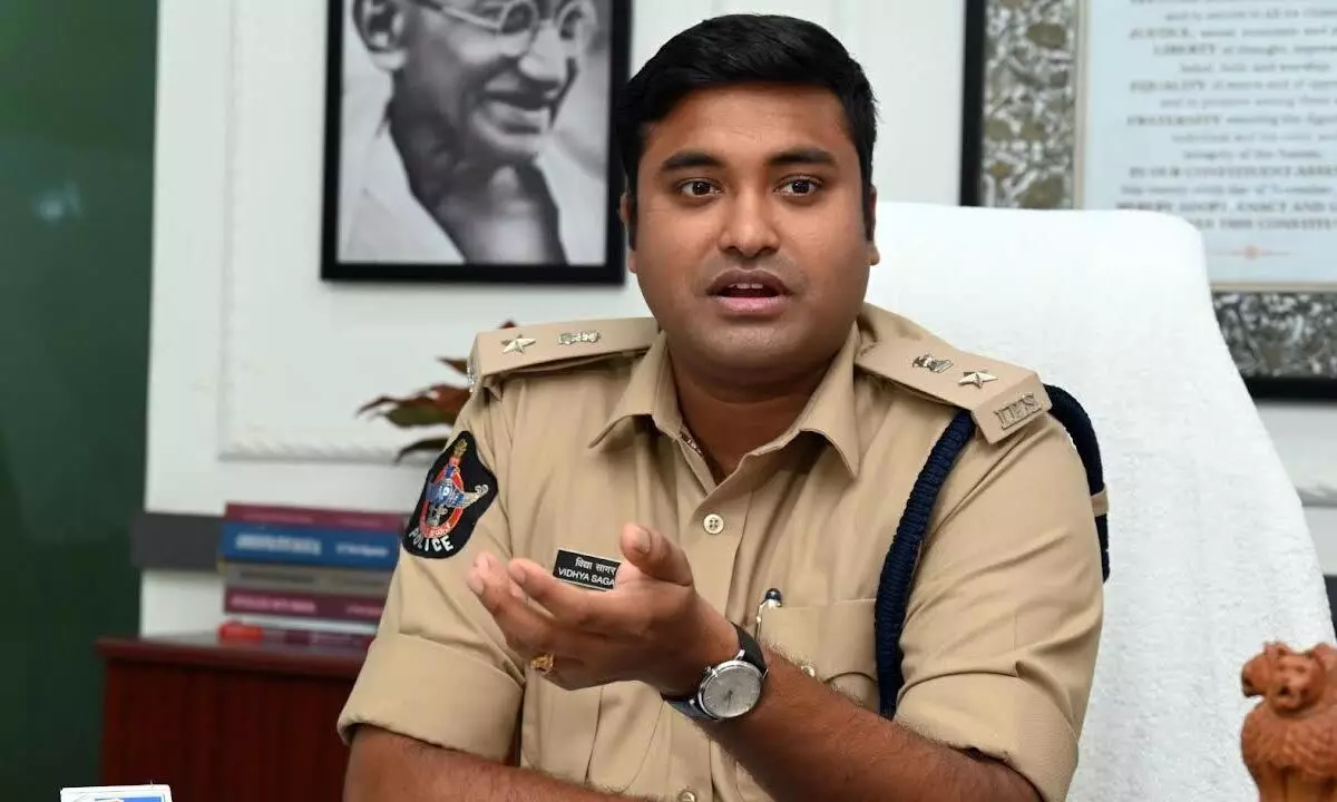 DCP-1 V Vidya Sagar Naidu briefing the details of the cheating case in Visakhapatnam on Wednesday