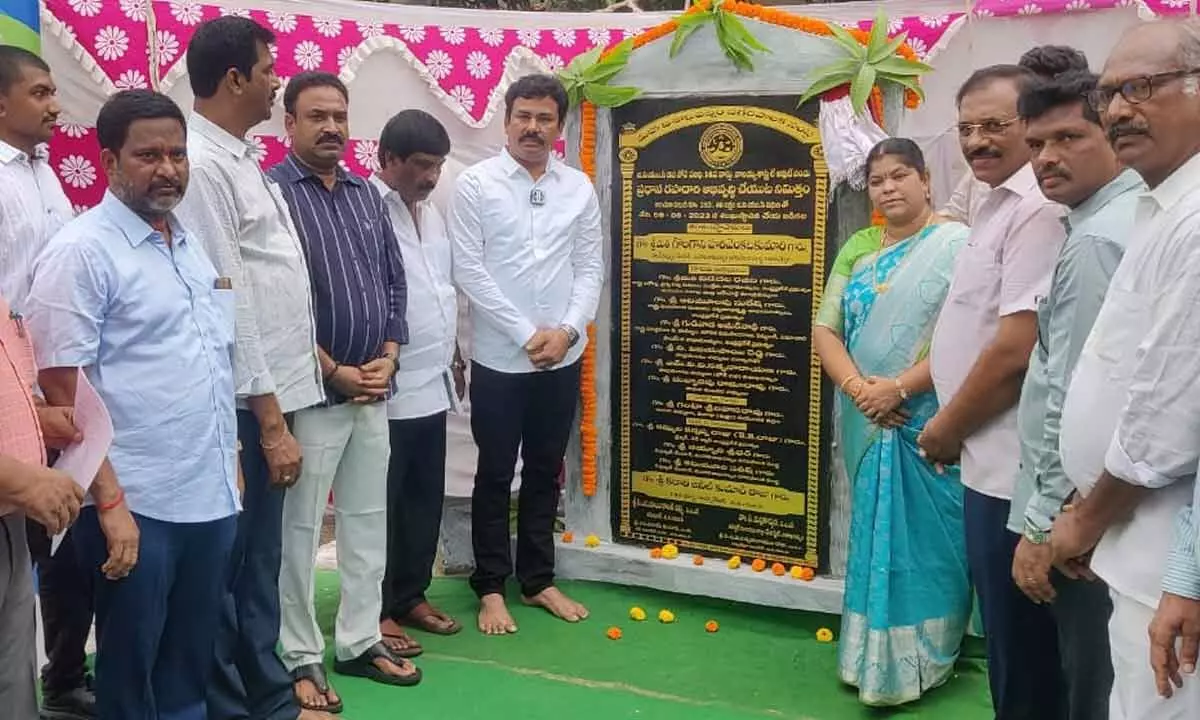 Mayor lays foundation stone for development works at BS Layout