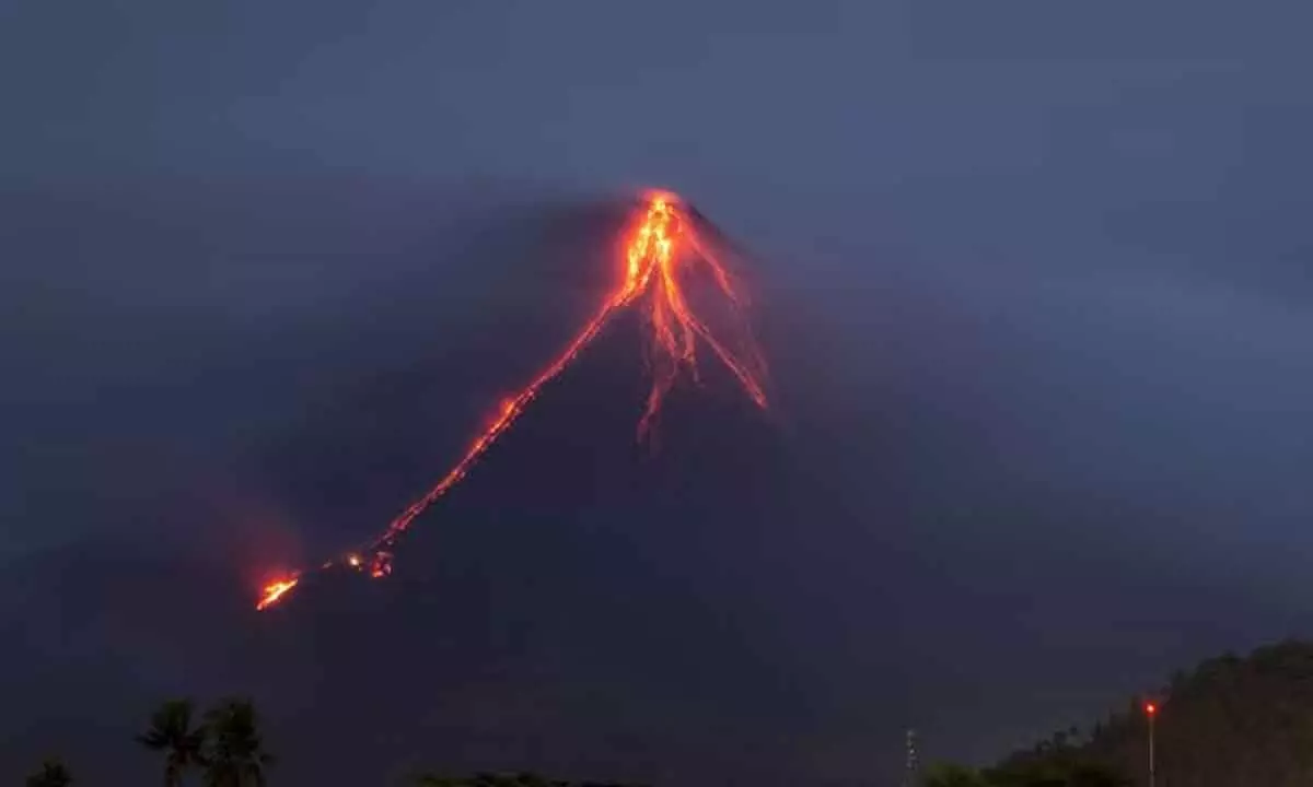 Philippines Mayon volcano quietly erupting