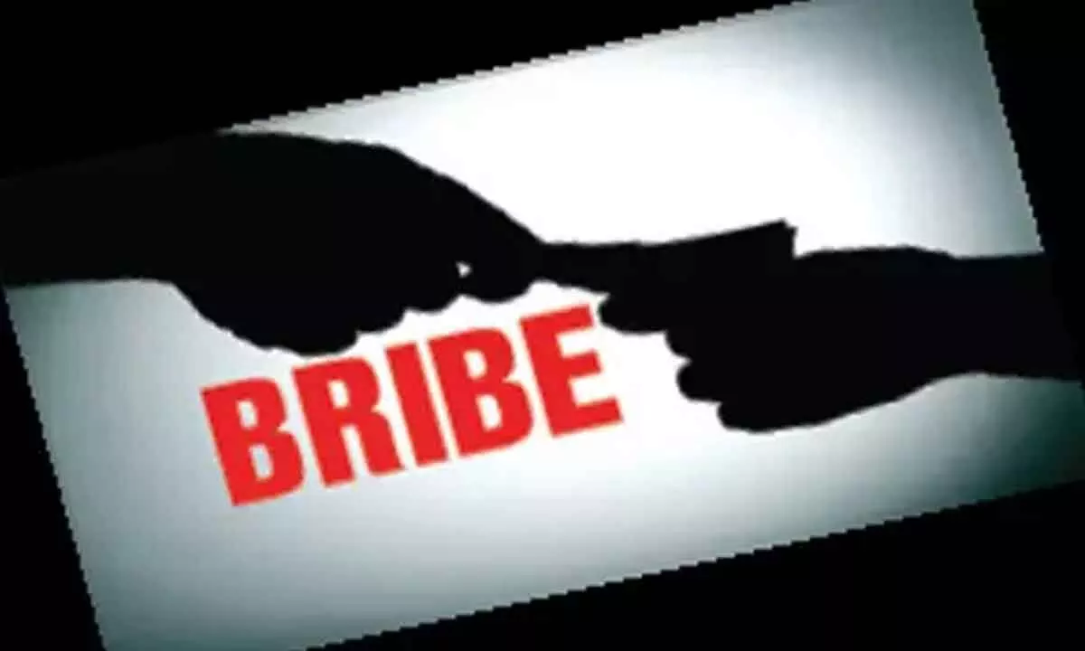 Kakinada: Mandal Educational Officer caught taking bribe