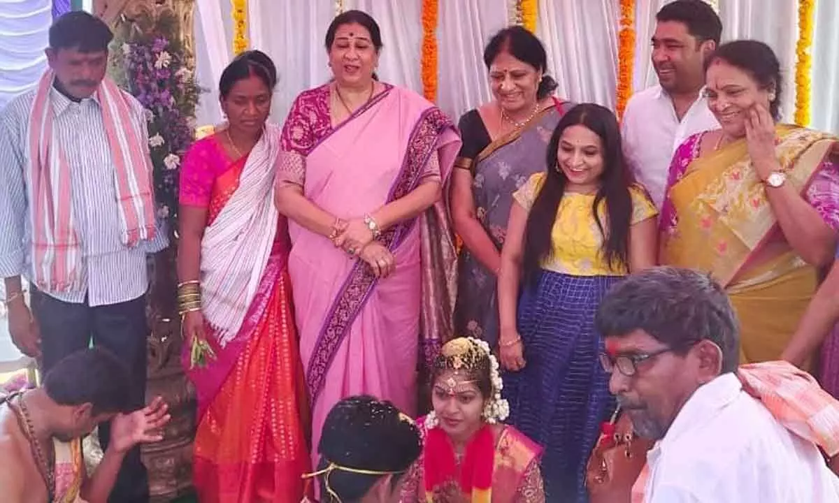 Warangal: Minister Errabelli gesture to maid’s daughter’s marriage