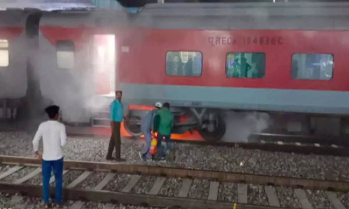 Panic Caused By Fire On The Durg-Puri Express In Odisha
