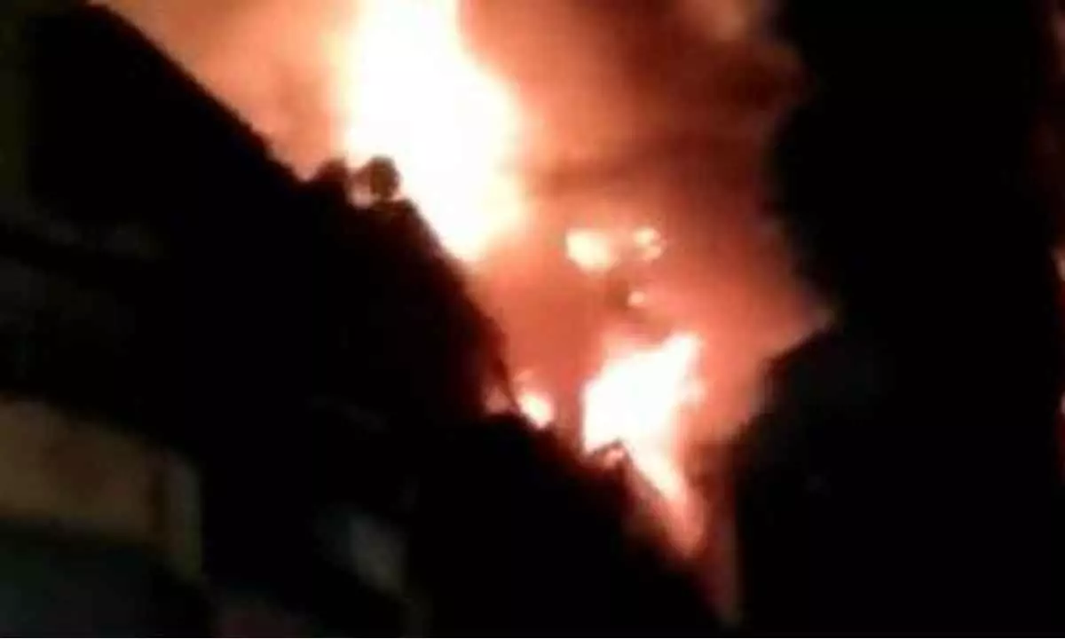 Major fire in Mumbai 1 injured others rescued
