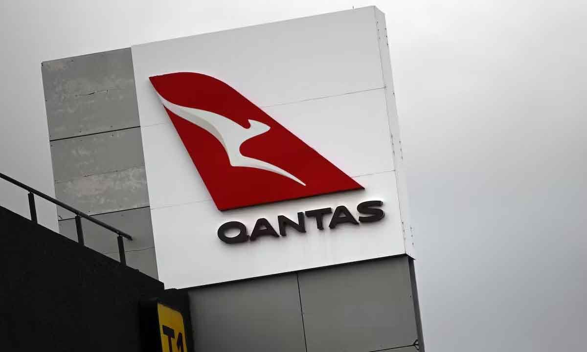 Qantas eases genderbased uniform rules