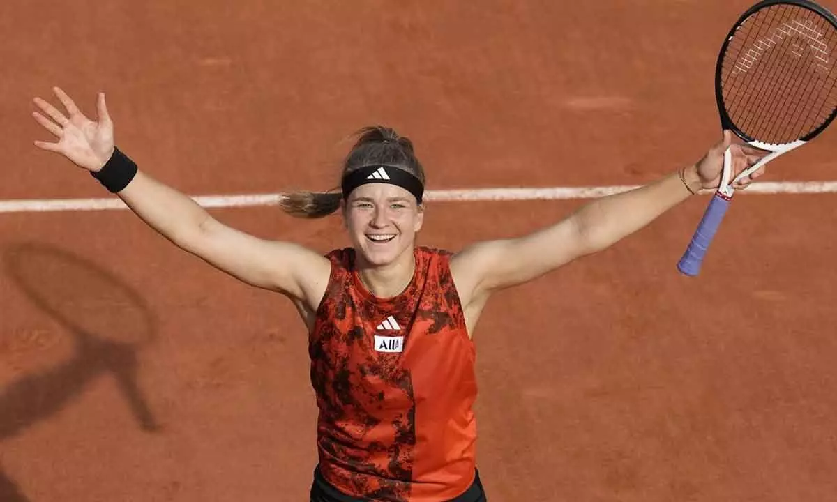 French Open: Swiatek starts favourite against giant-killer Muchova in womens final