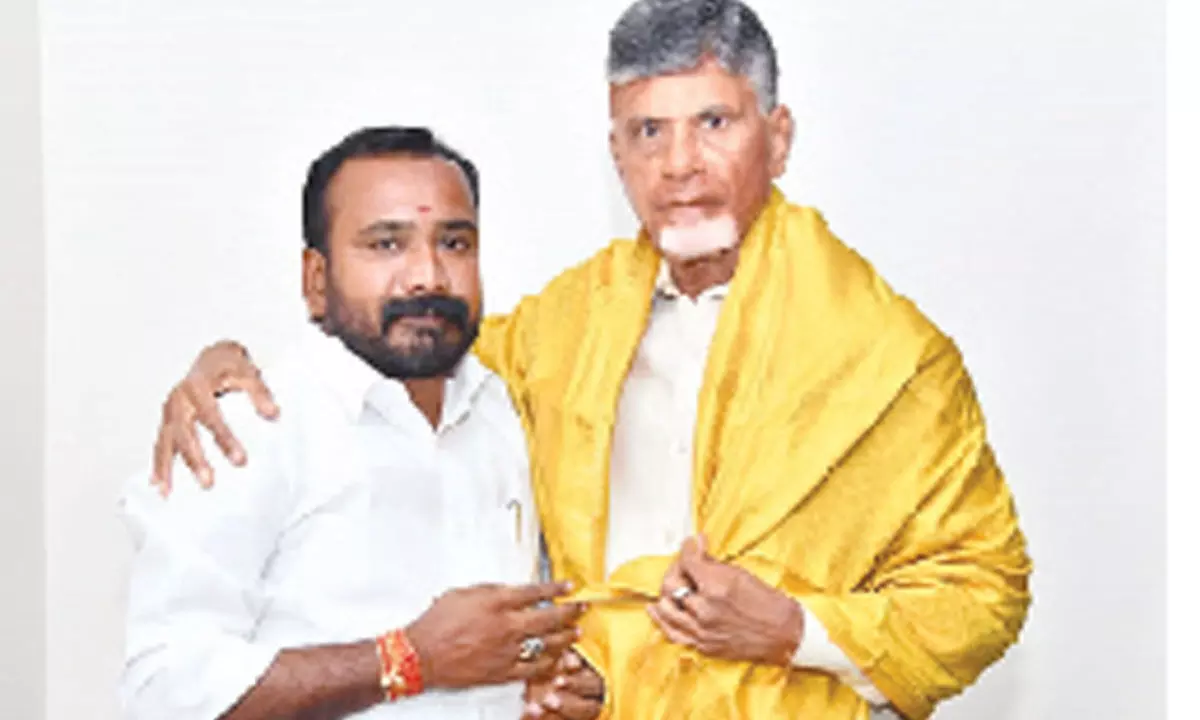 Newly appointed TDP in-charge of Puthalapattu Assembly constituency Dr Murali Mohan with party chief N Chandrababu Naidu in Amaravati on Friday.