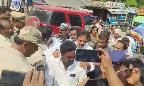 TDP leaders stopped from going to Polavaram at Kovvurupadu