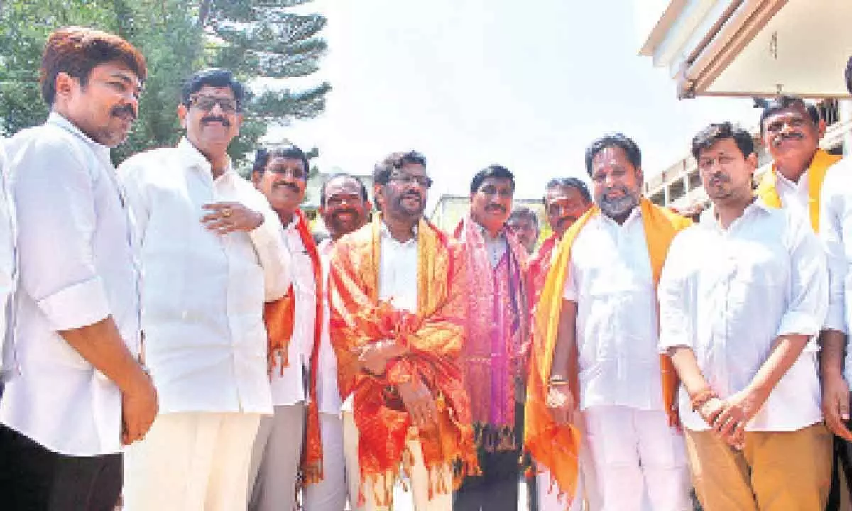 YSRCP dissident MLA Anam Ramanarayana Reddy at TDP office in Nellore on Saturday. TDP leaders Somireddy Chandramohan Reddy, N Amaranatha Reddy and others are also seen.