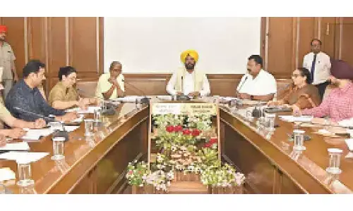 Delhi University executive council passes resolution on teacher-student ratio