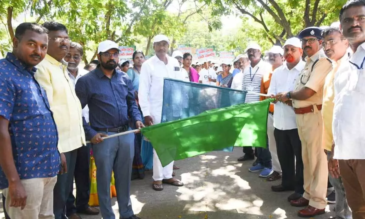 Joint collector DK Balaji flagging off the rally in Tirupati on Monday.