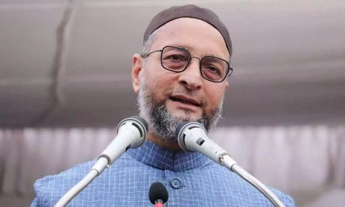 Owaisi demands ban on right-wing meet