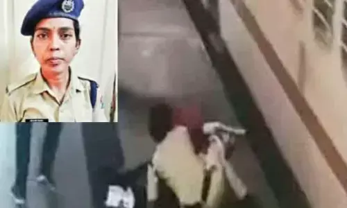 Hyderabad: RPF lady constable saves woman from off from train on the tracks