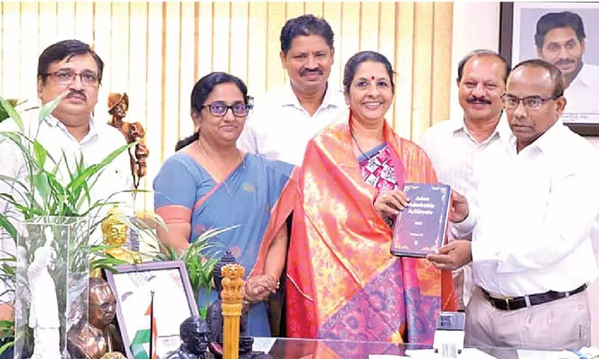 ANU Vice-Chancellor Prof P Rajasekhar and others felicitating Prof Saraswati Raju Iyer for being featured in latest edition of Asian Admirable Achievers at Guntur on Monday