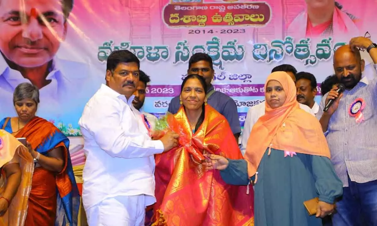 The women in Warangal East Constituency have become prosperous, MLA Nannapuneni Narender said.