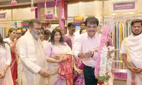 Kankatala Sarees Chairman and Managing Director Kankatala Mallikharjuna Rao inaugurating Dakshin Waves’ pop-in store in Vijayawada on Monday