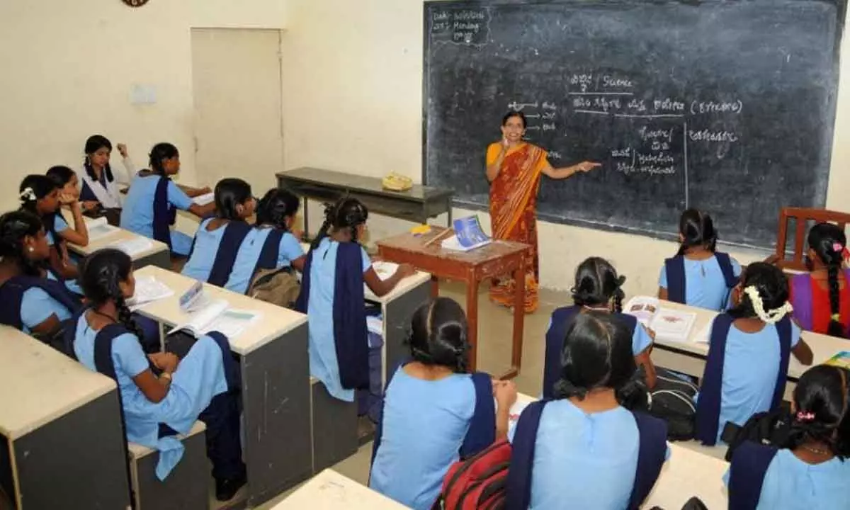 Uttar Pradesh govt school teachers to be trained in spoken english