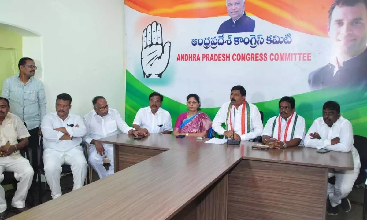 APCC president Gidugu Rudra Raju addressing the media in Vijayawada on Wednesday